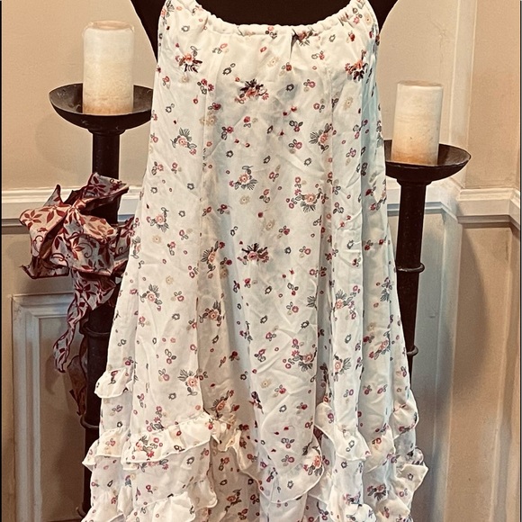 💐EVIE MICRO SEQUINS FLORAL RUFFLE DRESS . - Picture 4 of 11